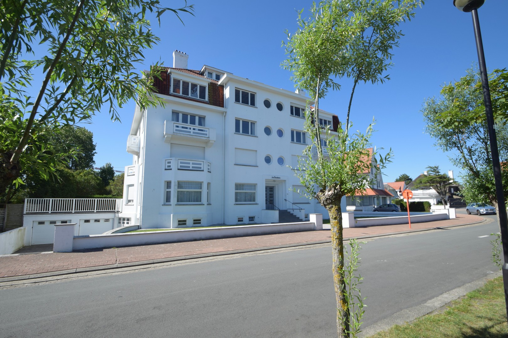 Te koop gerenoveerd appartement bij Immo Knokkke Real Estate