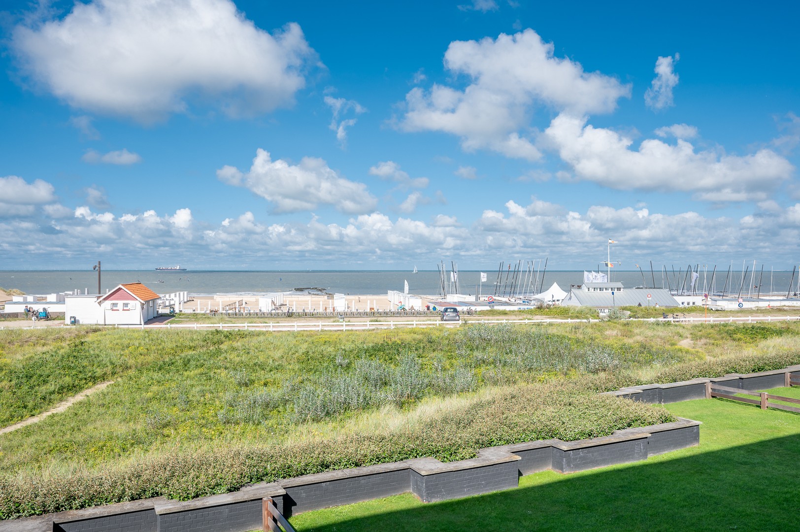 Knokke Real Estate prachtig gerenoveerd appartement met adembenemend zeezicht.