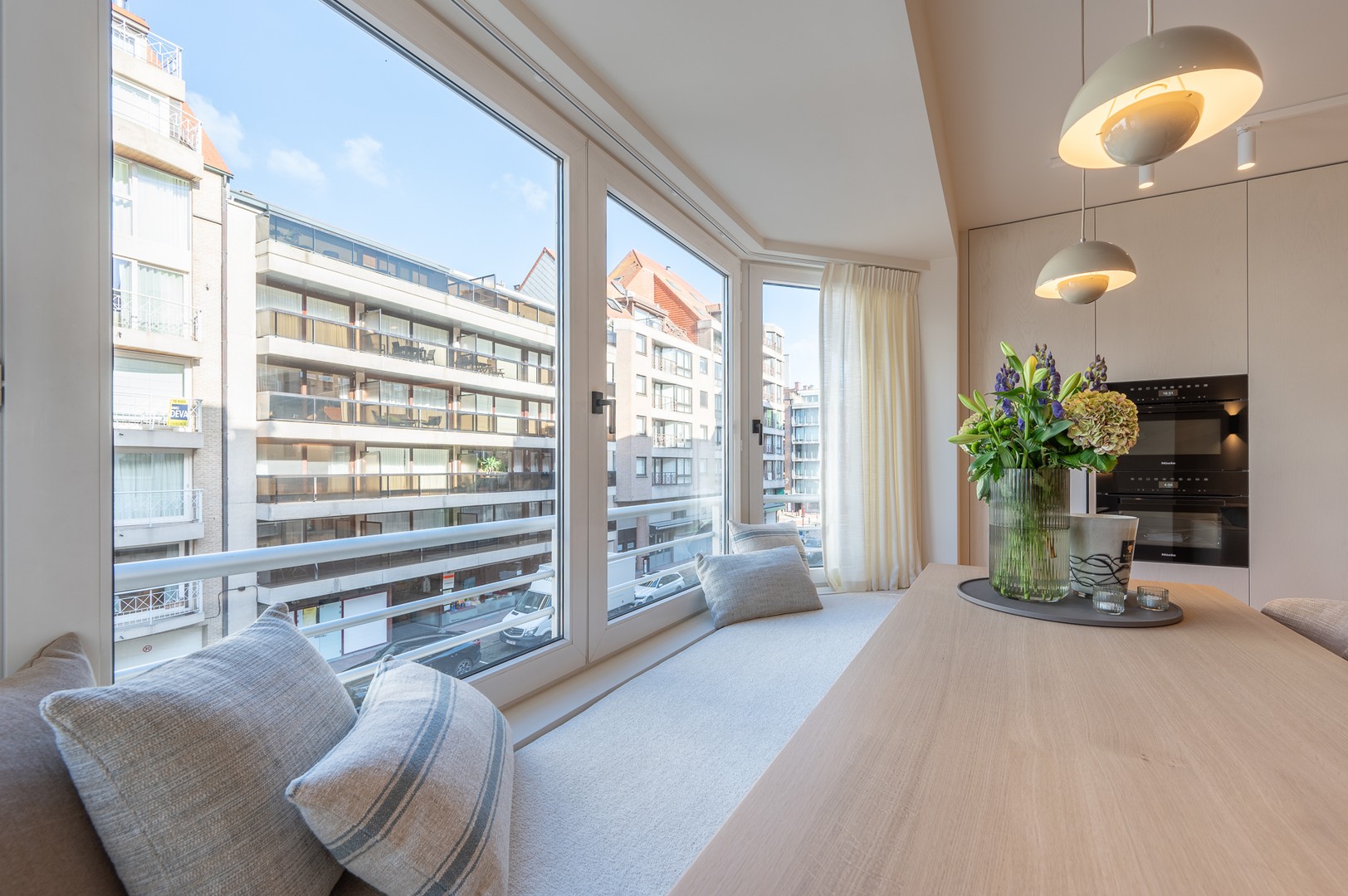 Te koop prachtig gerenoveerd appartement bij Knokke Real Estate