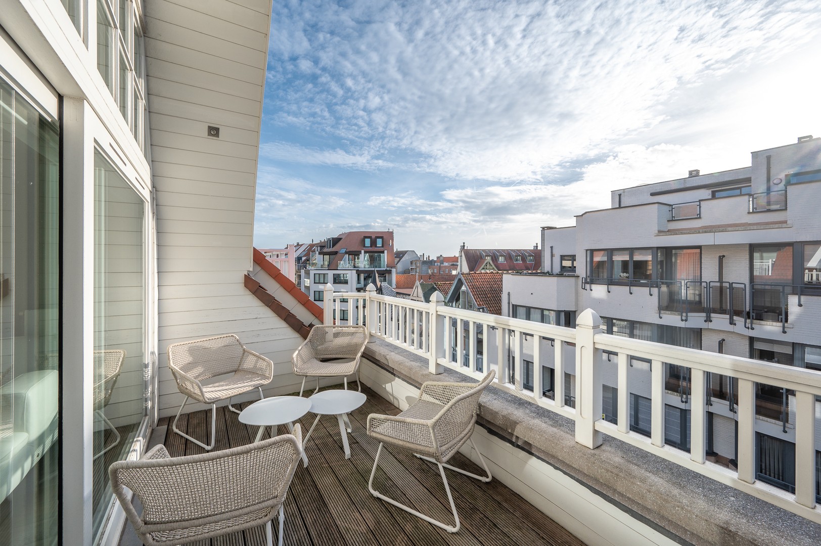 Te koop bij Knokke Real Estate appartement met mooi zonneterras op wandelafstand van de winkels en het strand.