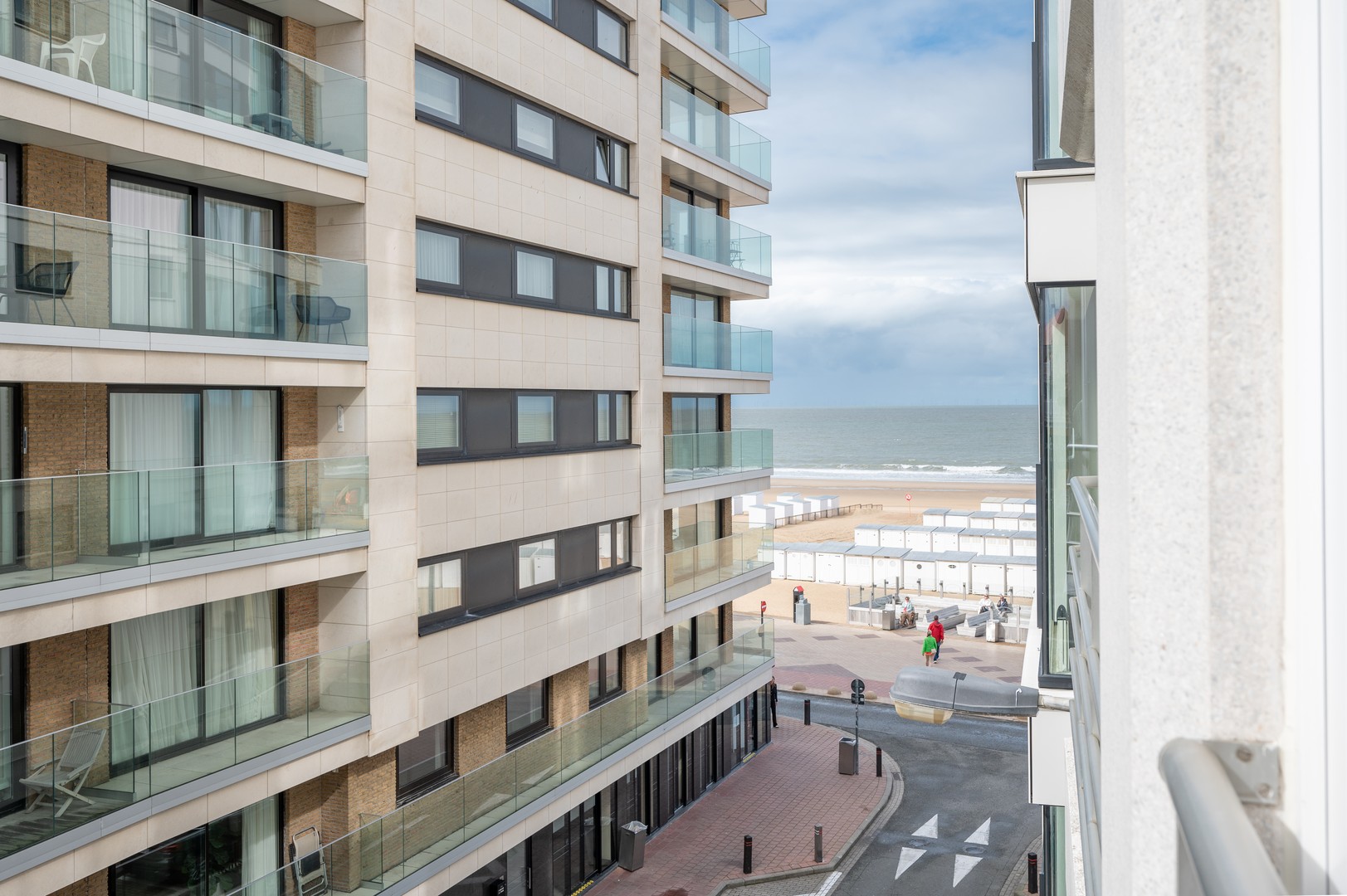 Luxueus appartement met zijdelings zeezicht tussen het Albertplein en het Driehoeksplein. 