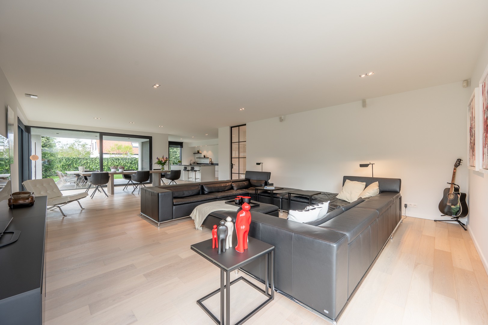 Hedendaagse woning te koop bij Immo Knokke Real Estate.