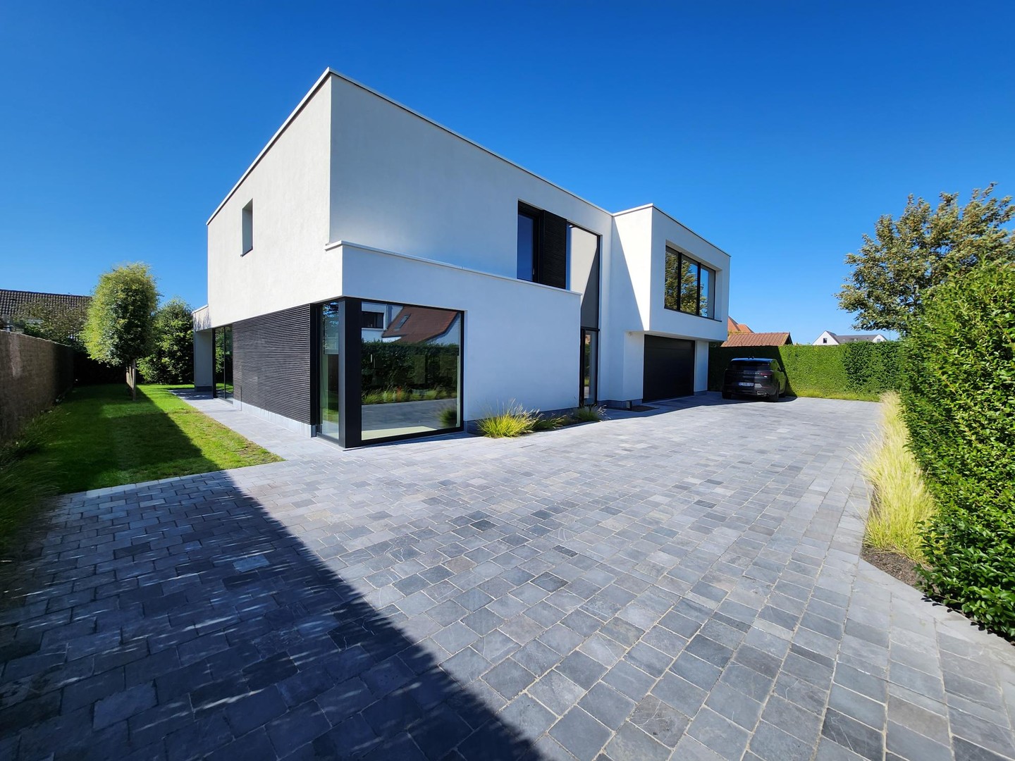 Recente alleenstaande villa centraal gelegen vlakbij het centrum van Knokke bij Immo Knokke Real Estate.