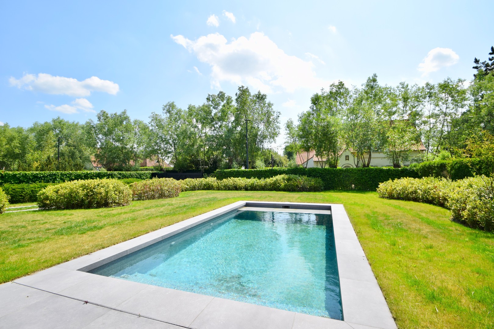 Prachtige villa met zwembad te koop bij Immo Knokke Real Estate
