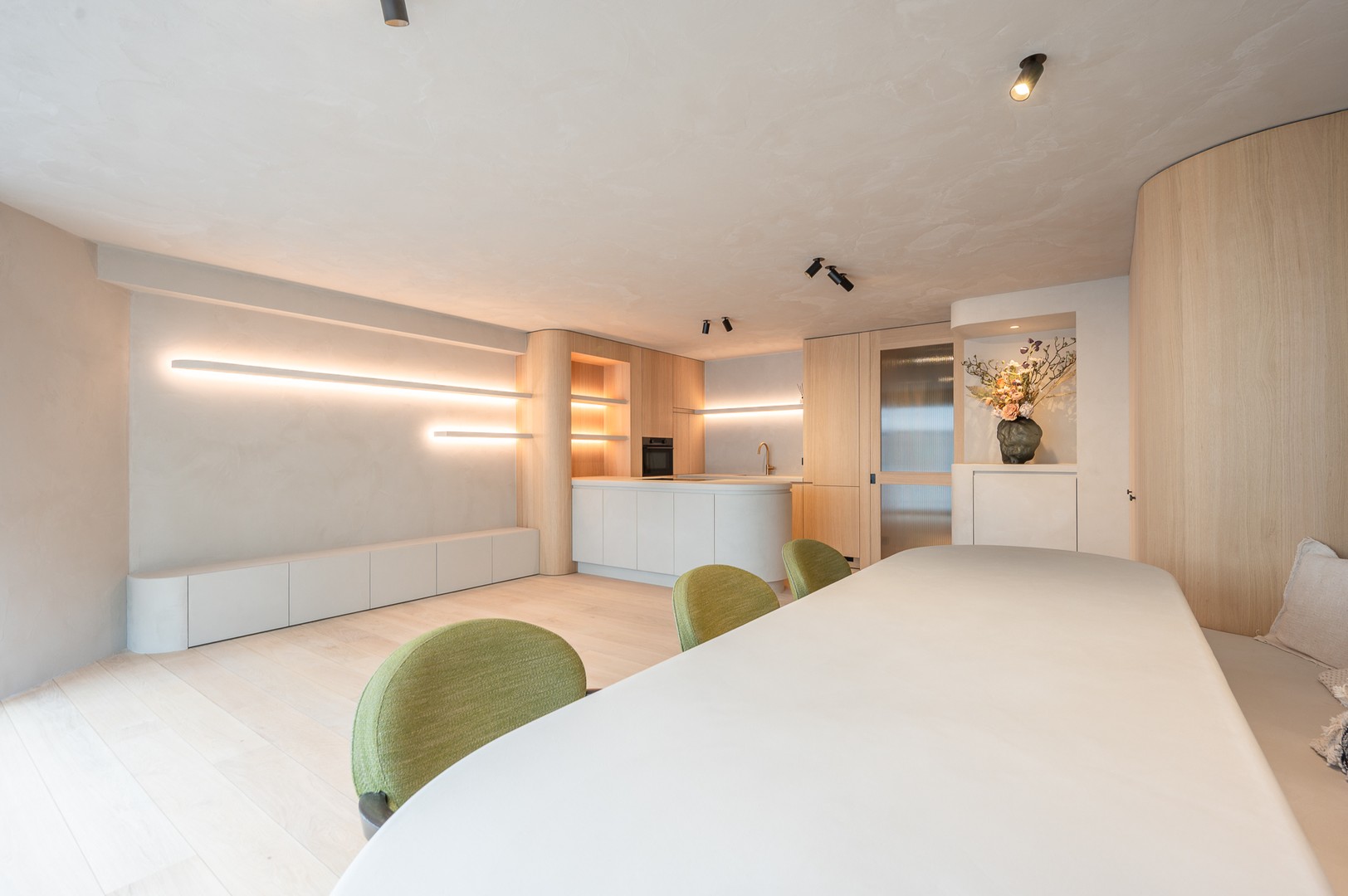 Gerenoveerd appartement met 3 slaapkamers, gelegen nabij de Zeedijk en het Driehoeksplein